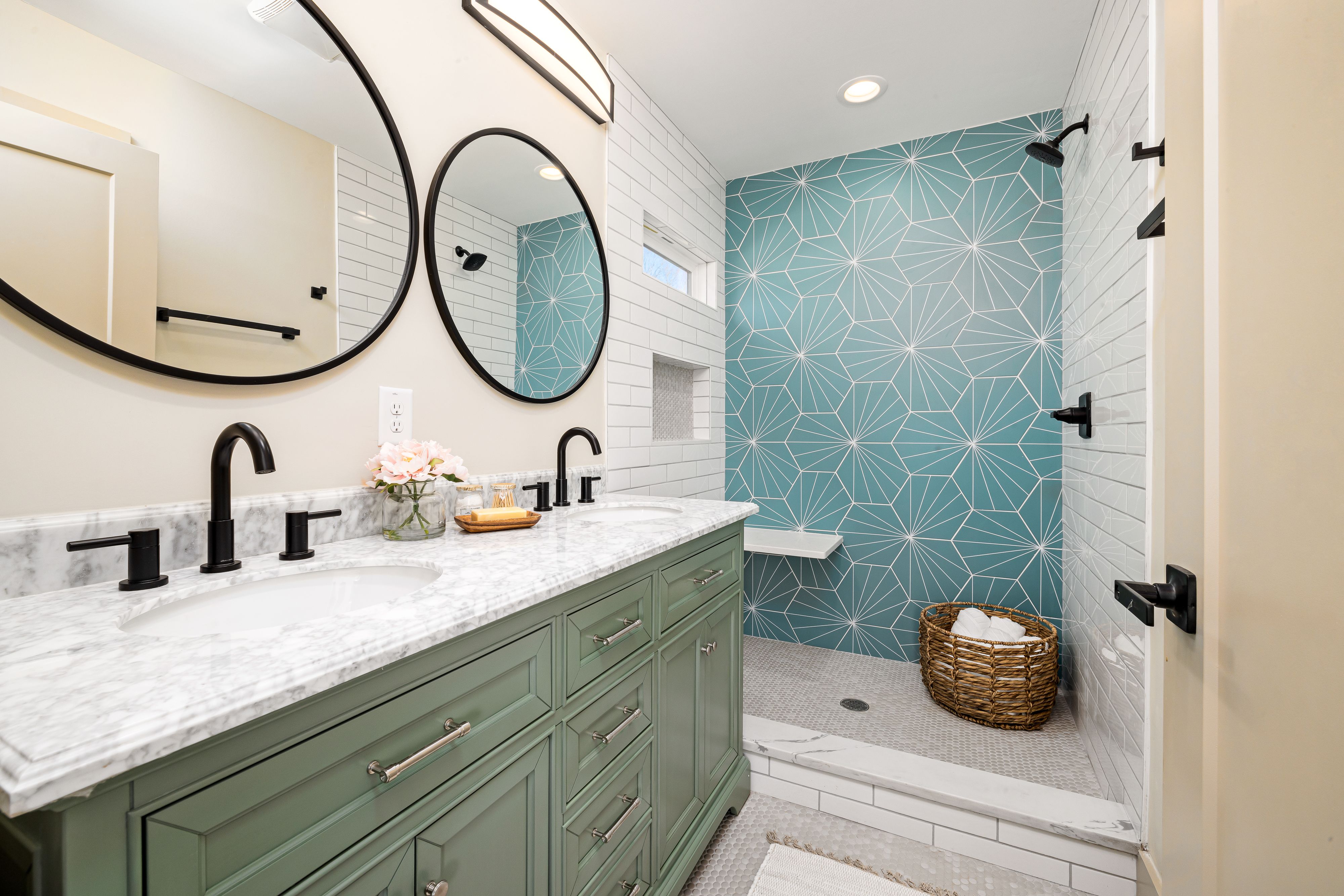 Referenzprojekt — zeitgemäßes Badezimmer-Design in Wien